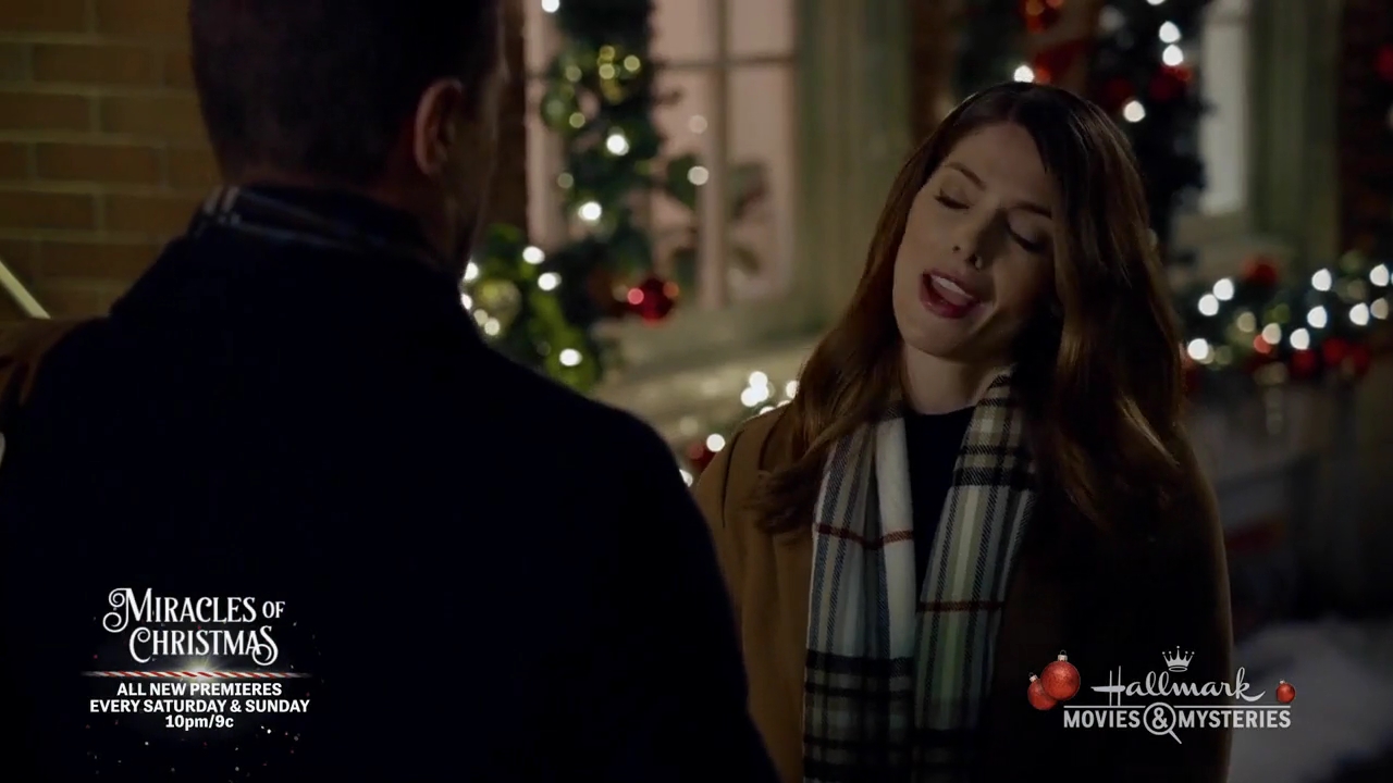 Ashley-Greene-dot-nl_ALittleChristmasCharm0465.jpg
