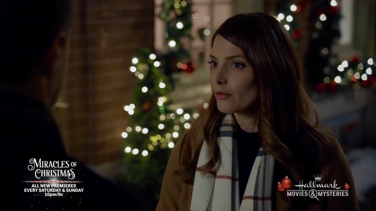 Ashley-Greene-dot-nl_ALittleChristmasCharm0470.jpg