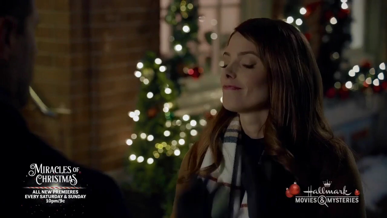 Ashley-Greene-dot-nl_ALittleChristmasCharm0478.jpg