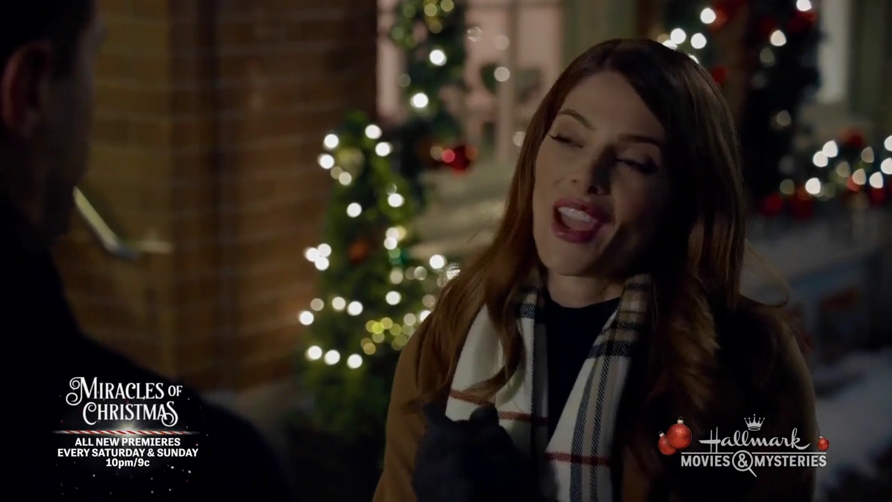 Ashley-Greene-dot-nl_ALittleChristmasCharm0480.jpg