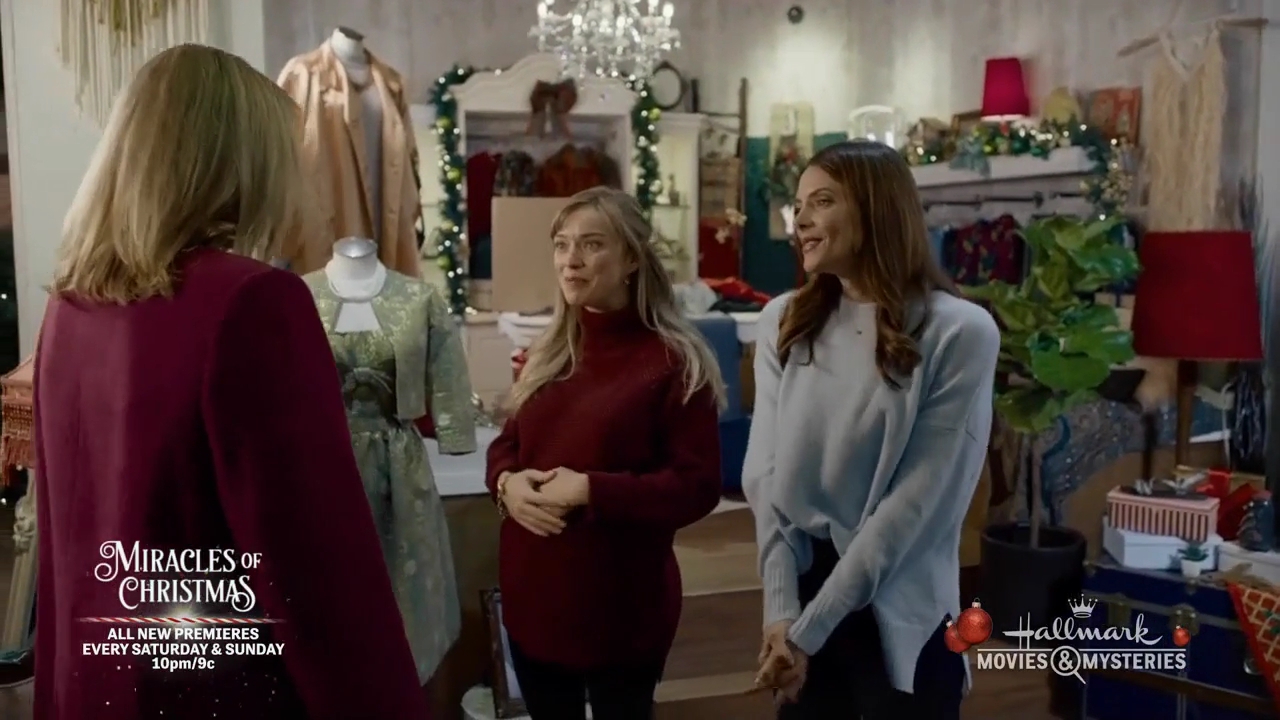 Ashley-Greene-dot-nl_ALittleChristmasCharm0542.jpg