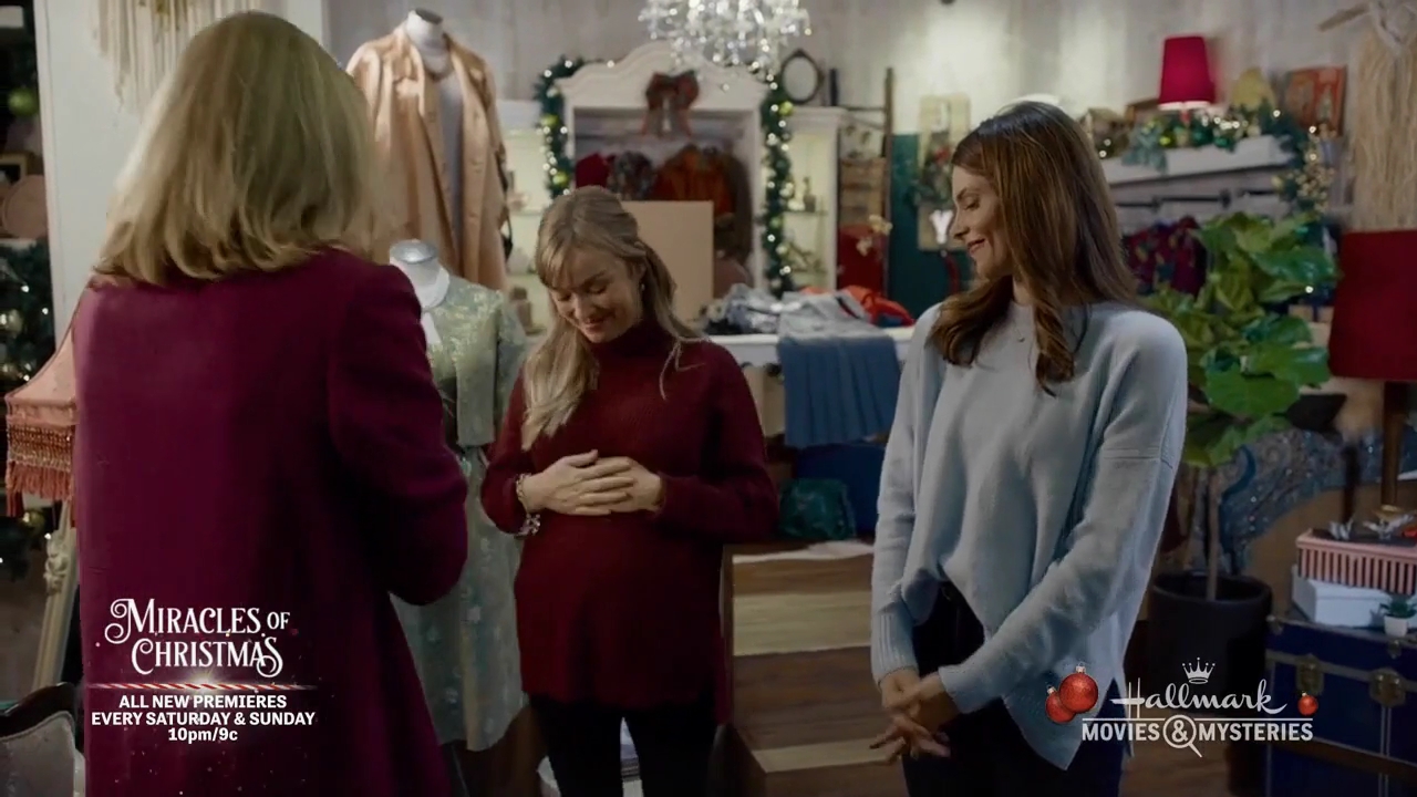 Ashley-Greene-dot-nl_ALittleChristmasCharm0547.jpg
