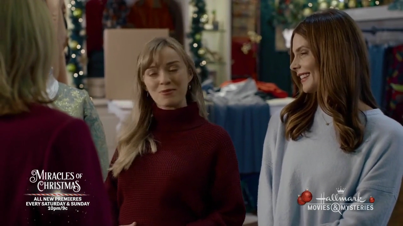 Ashley-Greene-dot-nl_ALittleChristmasCharm0558.jpg