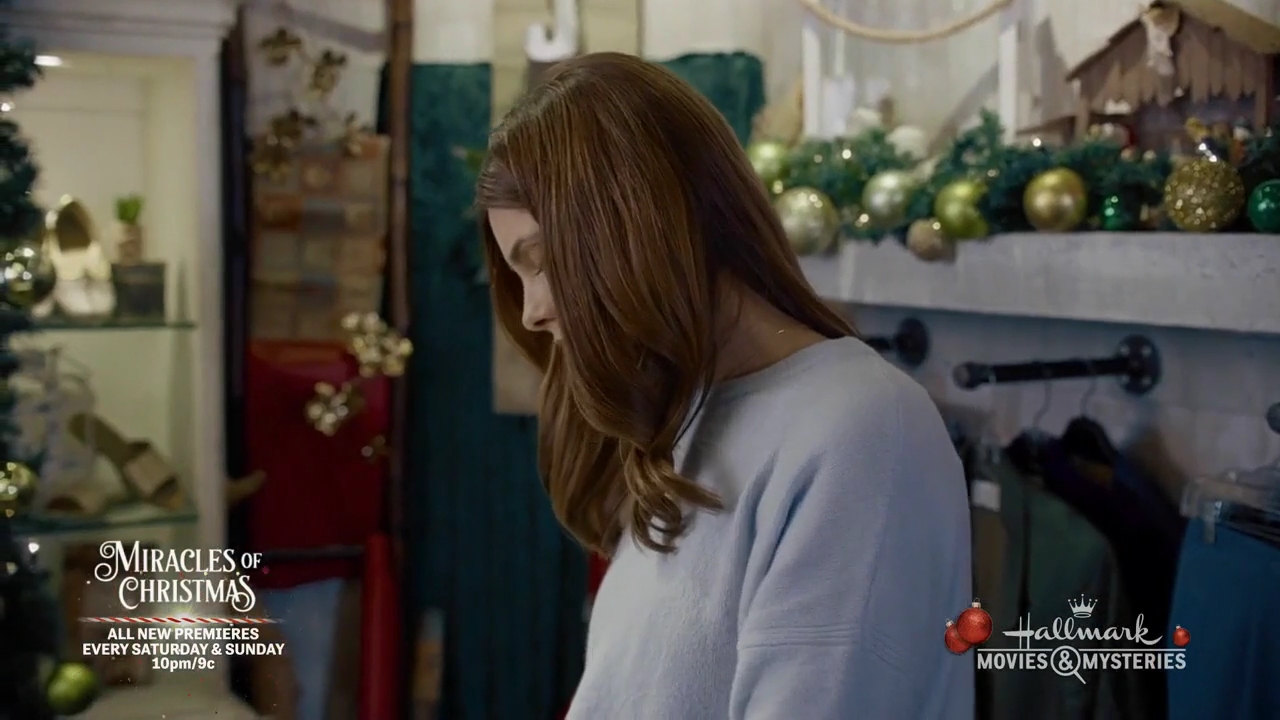 Ashley-Greene-dot-nl_ALittleChristmasCharm0583.jpg