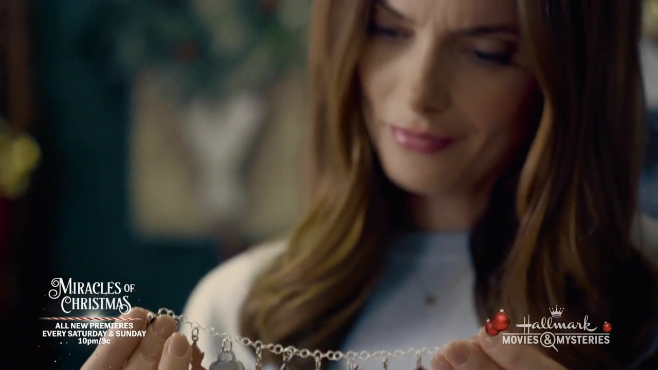 Ashley-Greene-dot-nl_ALittleChristmasCharm0596.jpg