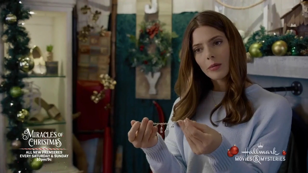 Ashley-Greene-dot-nl_ALittleChristmasCharm0599.jpg Ashley-Greene-dot-nl_ALittleChristmasCharm0599.jpg