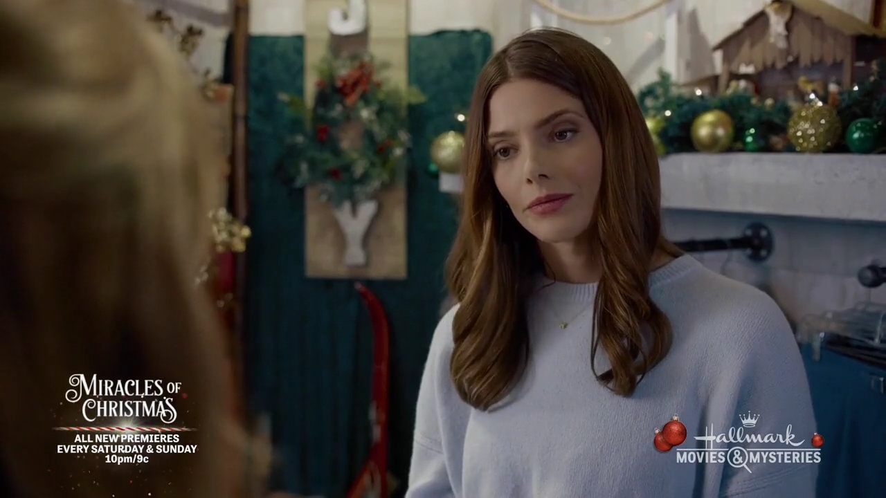 Ashley-Greene-dot-nl_ALittleChristmasCharm0667.jpg