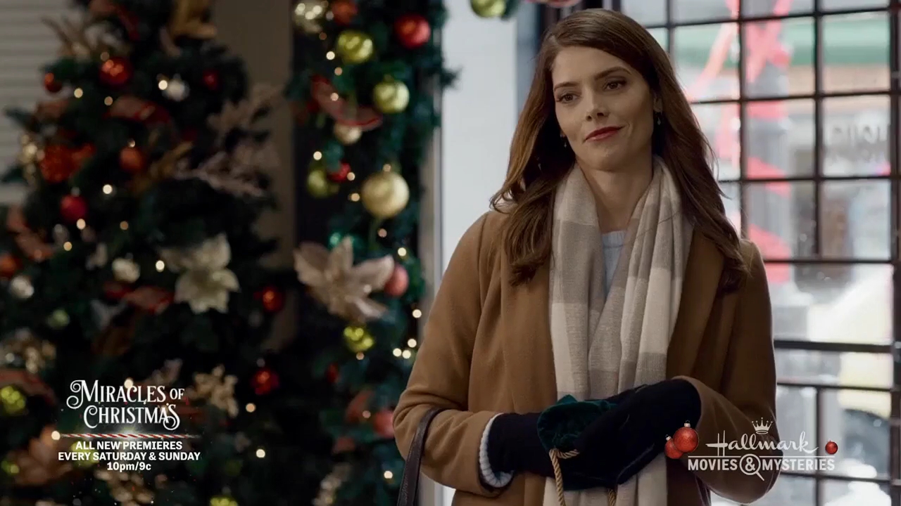 Ashley-Greene-dot-nl_ALittleChristmasCharm0703.jpg