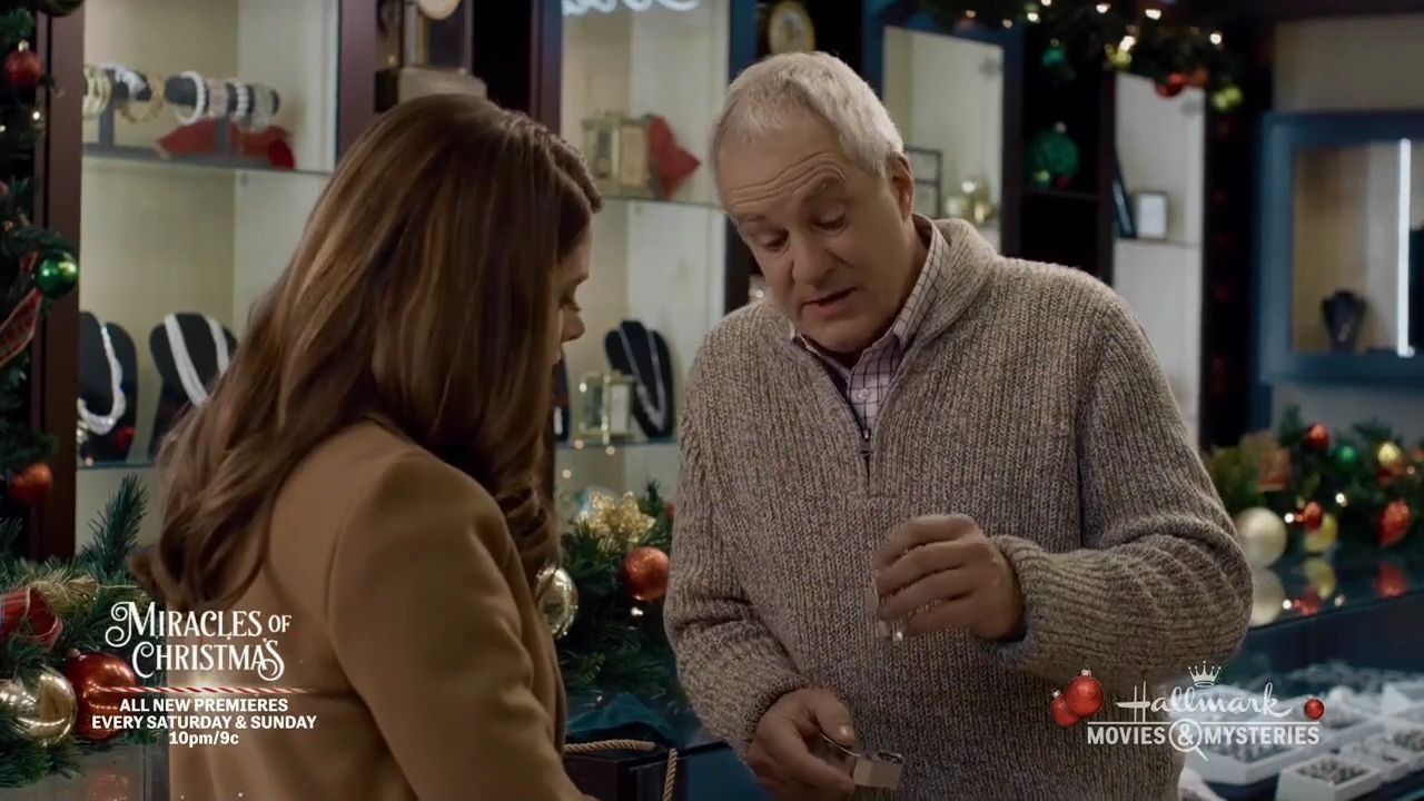 Ashley-Greene-dot-nl_ALittleChristmasCharm0739.jpg