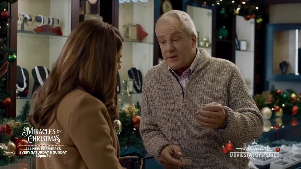 Ashley-Greene-dot-nl_ALittleChristmasCharm0740.jpg