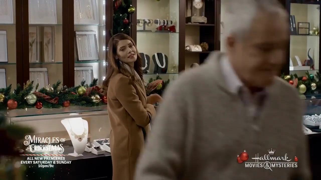 Ashley-Greene-dot-nl_ALittleChristmasCharm0761.jpg