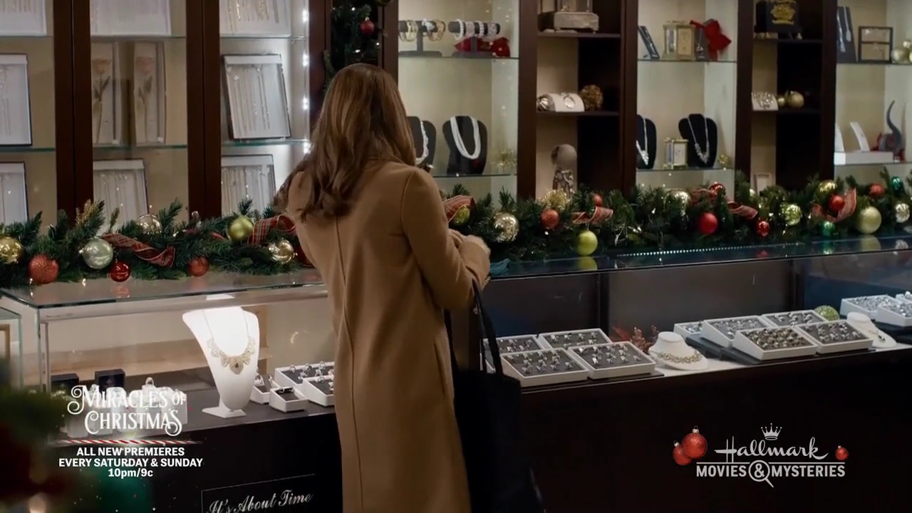 Ashley-Greene-dot-nl_ALittleChristmasCharm0763.jpg