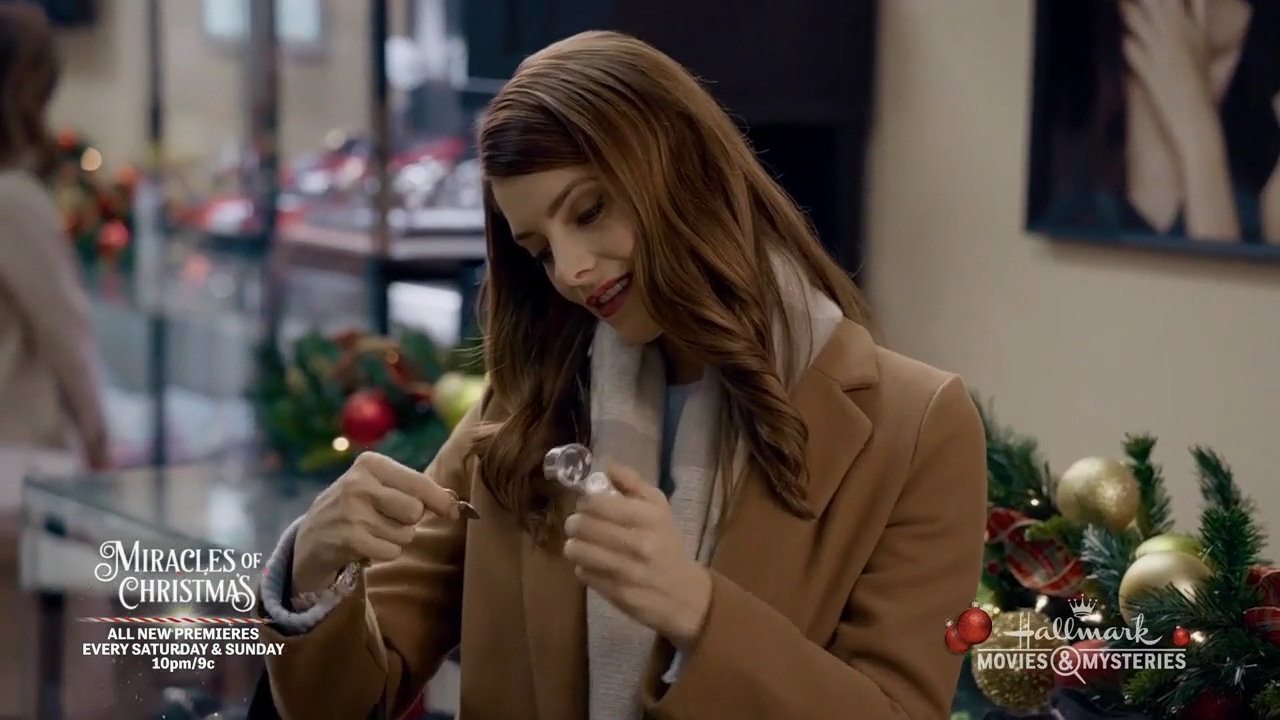Ashley-Greene-dot-nl_ALittleChristmasCharm0766.jpg