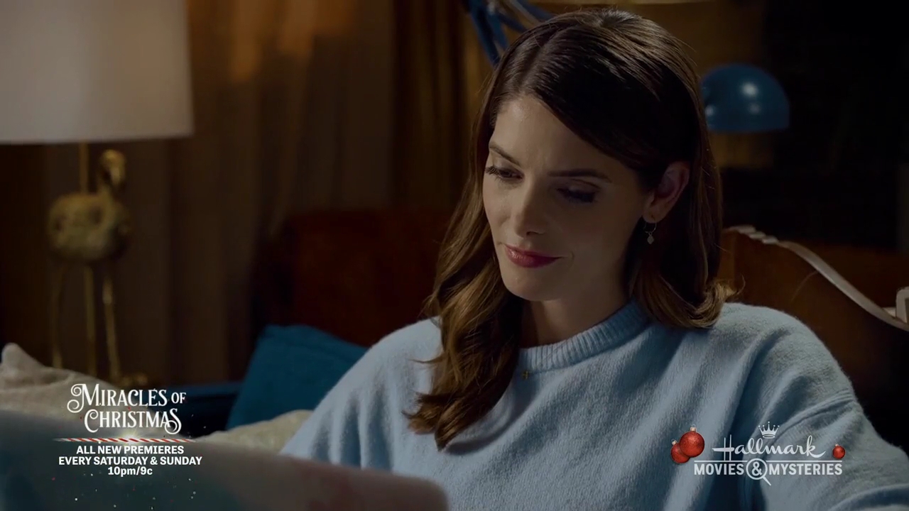 Ashley-Greene-dot-nl_ALittleChristmasCharm0854.jpg