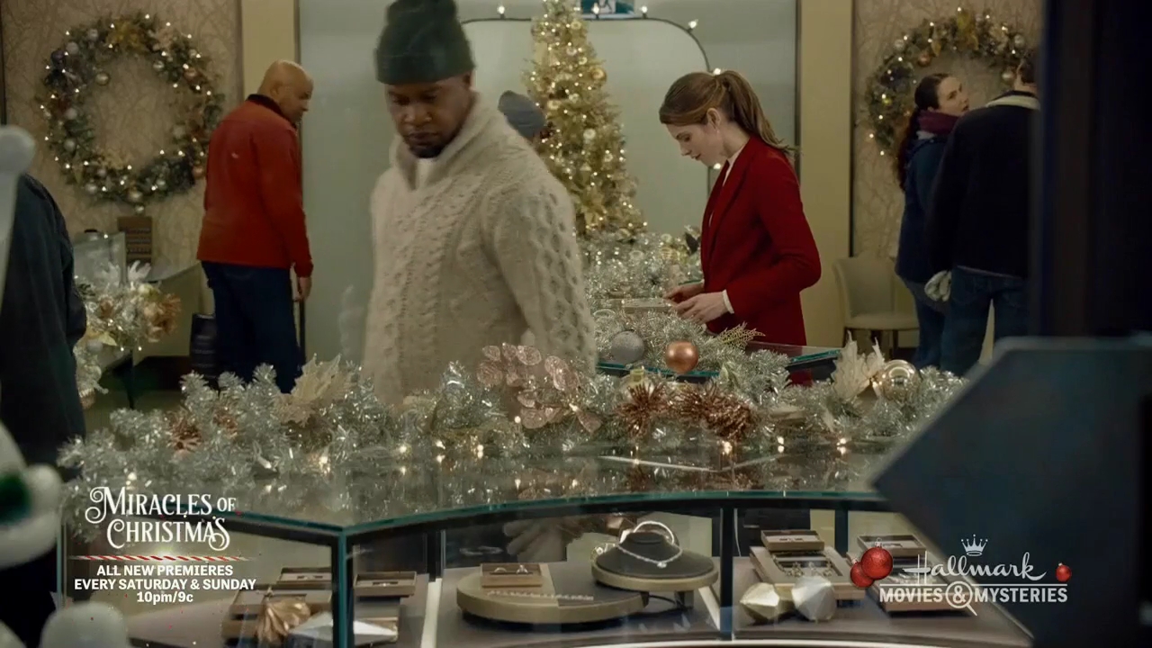 Ashley-Greene-dot-nl_ALittleChristmasCharm0889.jpg