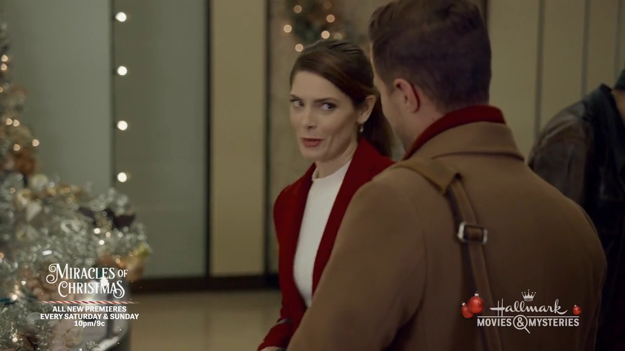 Ashley-Greene-dot-nl_ALittleChristmasCharm0957.jpg