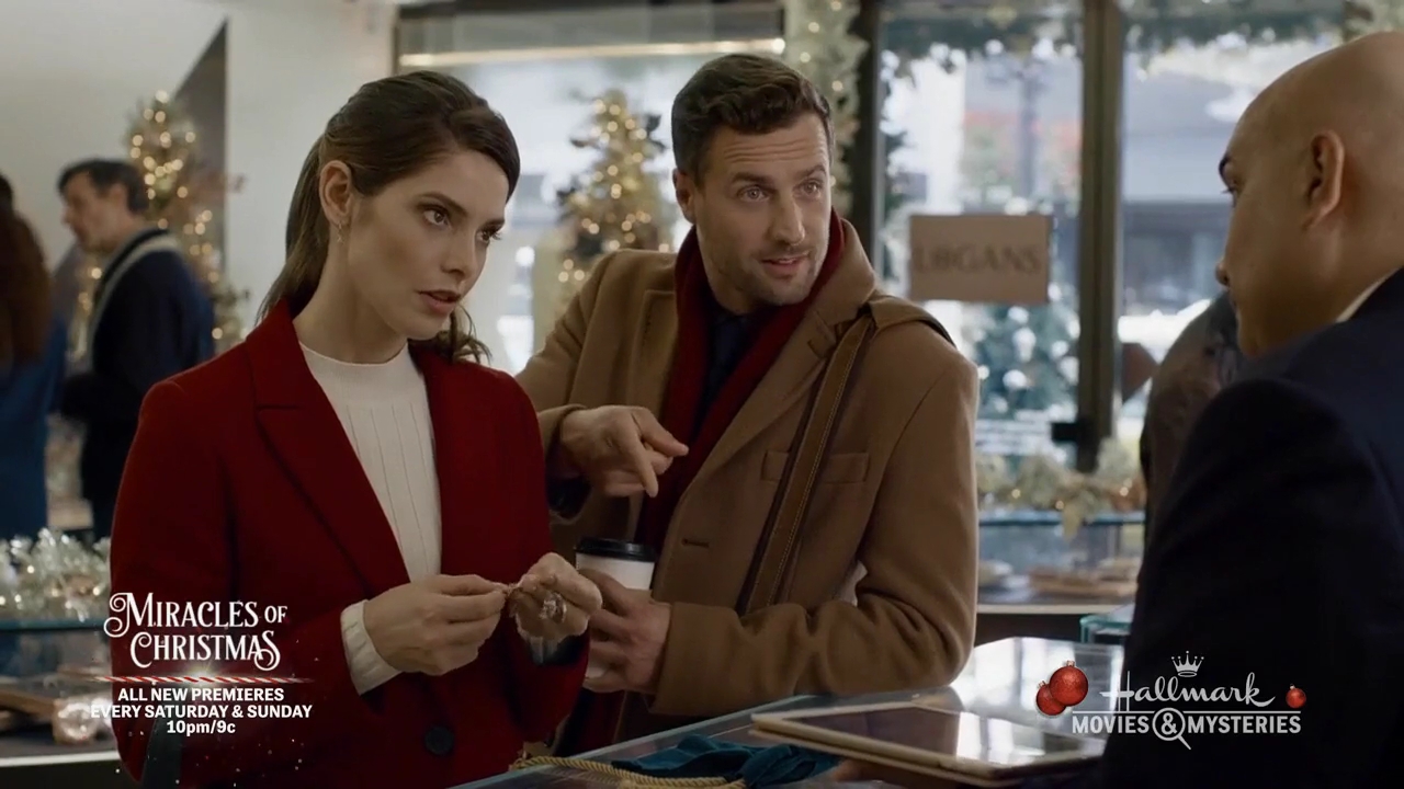 Ashley-Greene-dot-nl_ALittleChristmasCharm1010.jpg