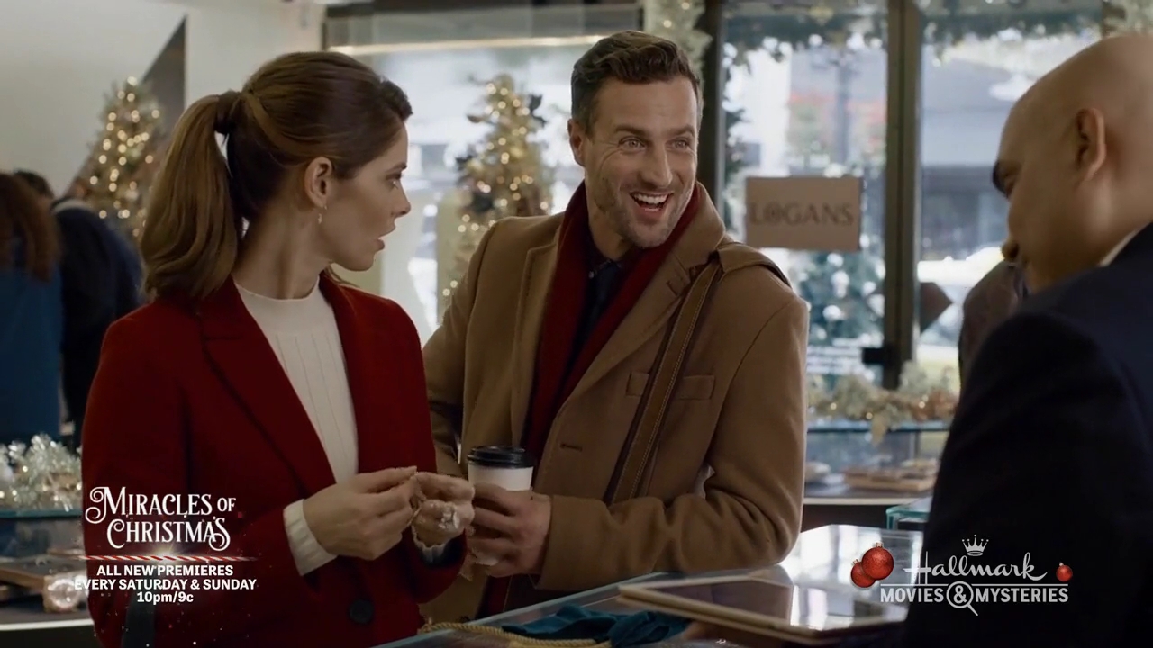 Ashley-Greene-dot-nl_ALittleChristmasCharm1012.jpg
