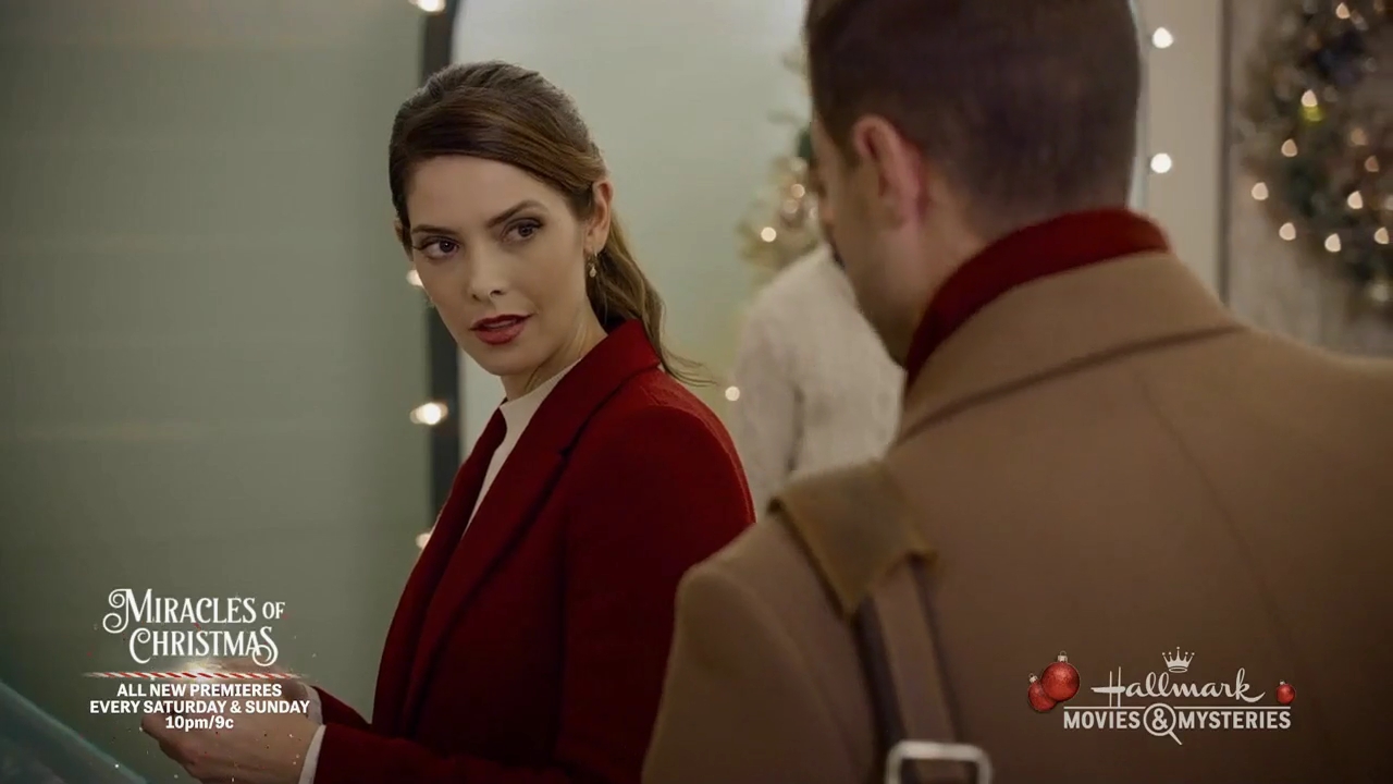 Ashley-Greene-dot-nl_ALittleChristmasCharm1013.jpg