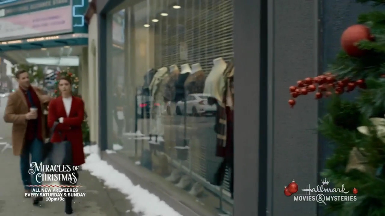 Ashley-Greene-dot-nl_ALittleChristmasCharm1029.jpg