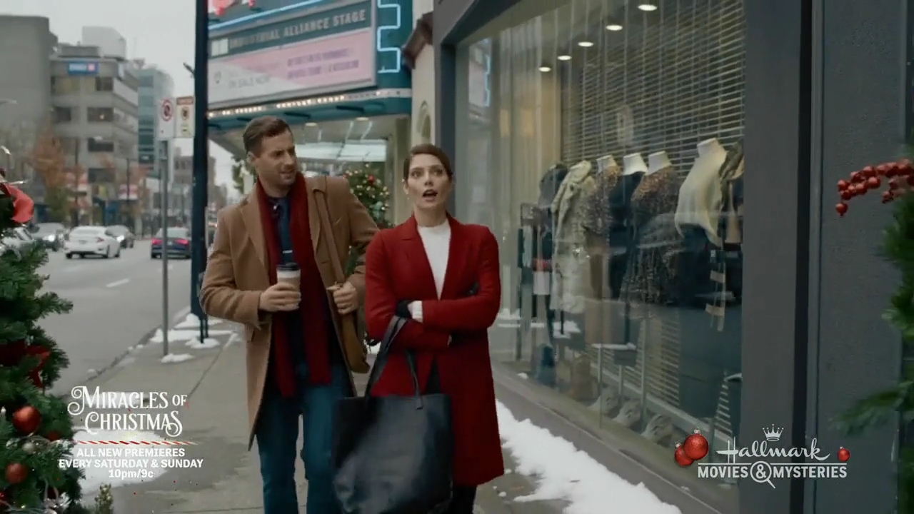 Ashley-Greene-dot-nl_ALittleChristmasCharm1031.jpg