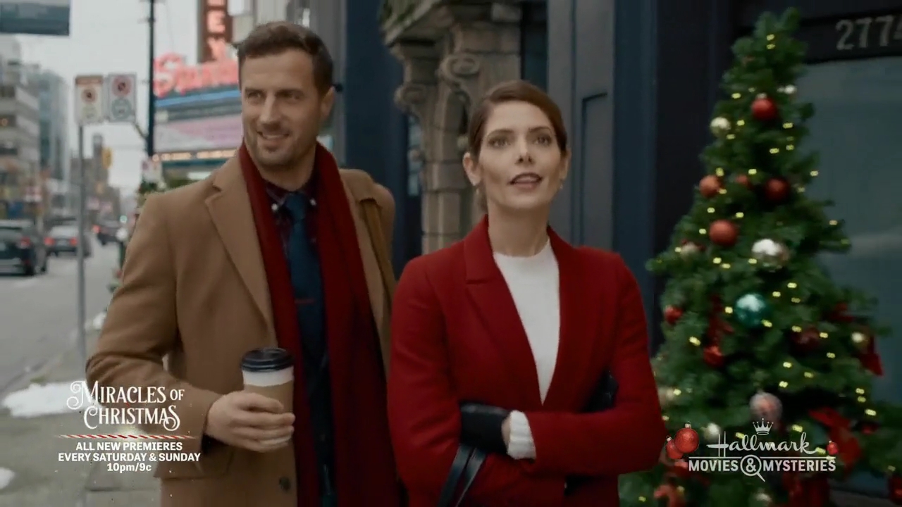 Ashley-Greene-dot-nl_ALittleChristmasCharm1041.jpg