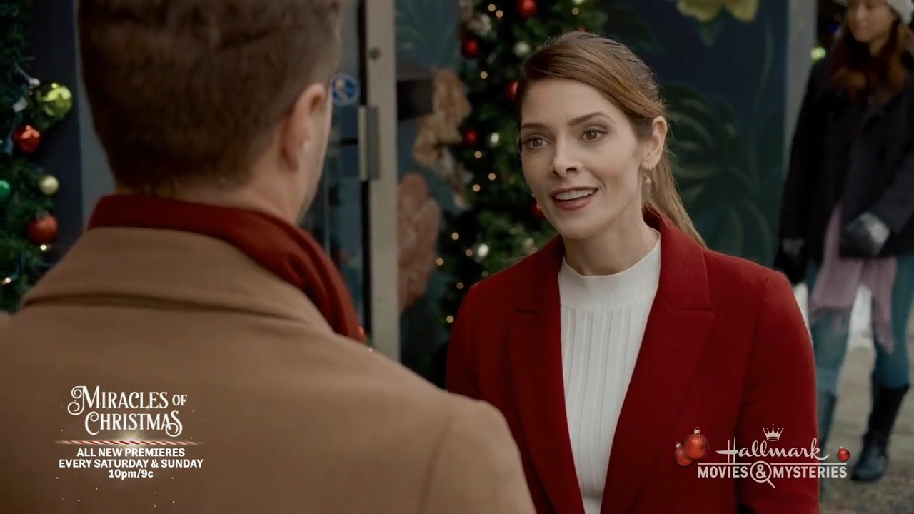 Ashley-Greene-dot-nl_ALittleChristmasCharm1056.jpg