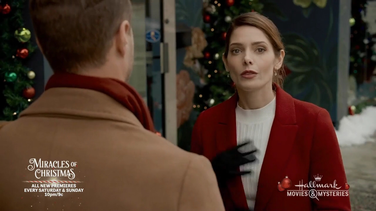 Ashley-Greene-dot-nl_ALittleChristmasCharm1061.jpg