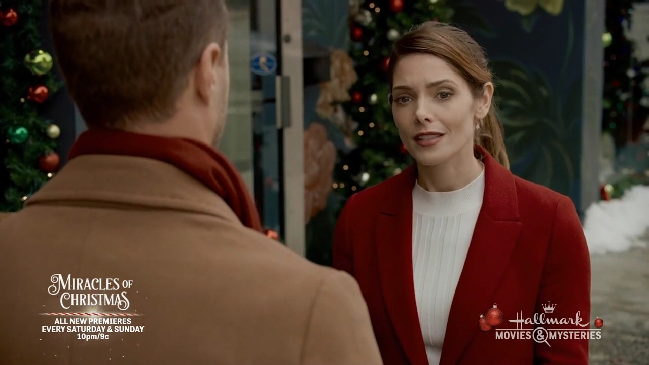 Ashley-Greene-dot-nl_ALittleChristmasCharm1062.jpg