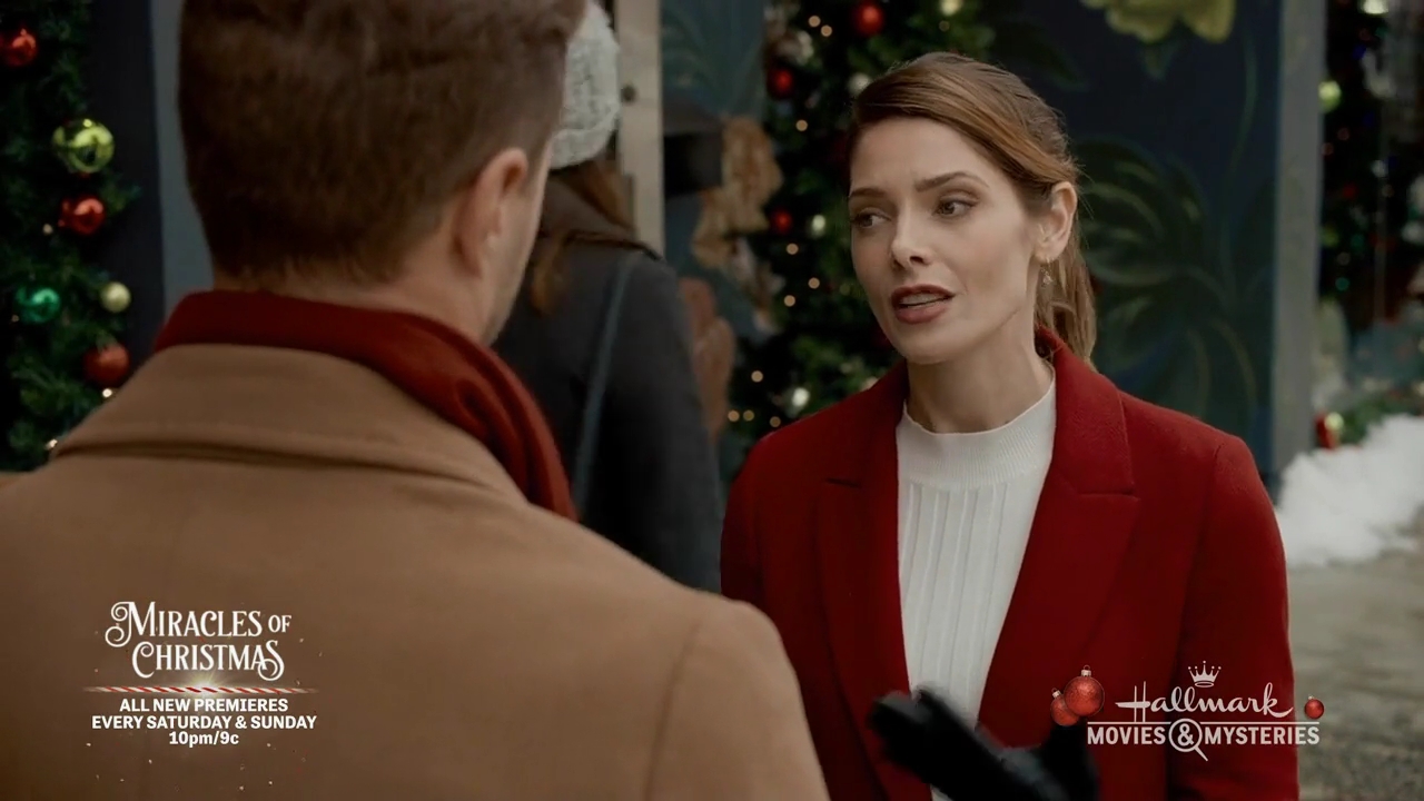 Ashley-Greene-dot-nl_ALittleChristmasCharm1065.jpg