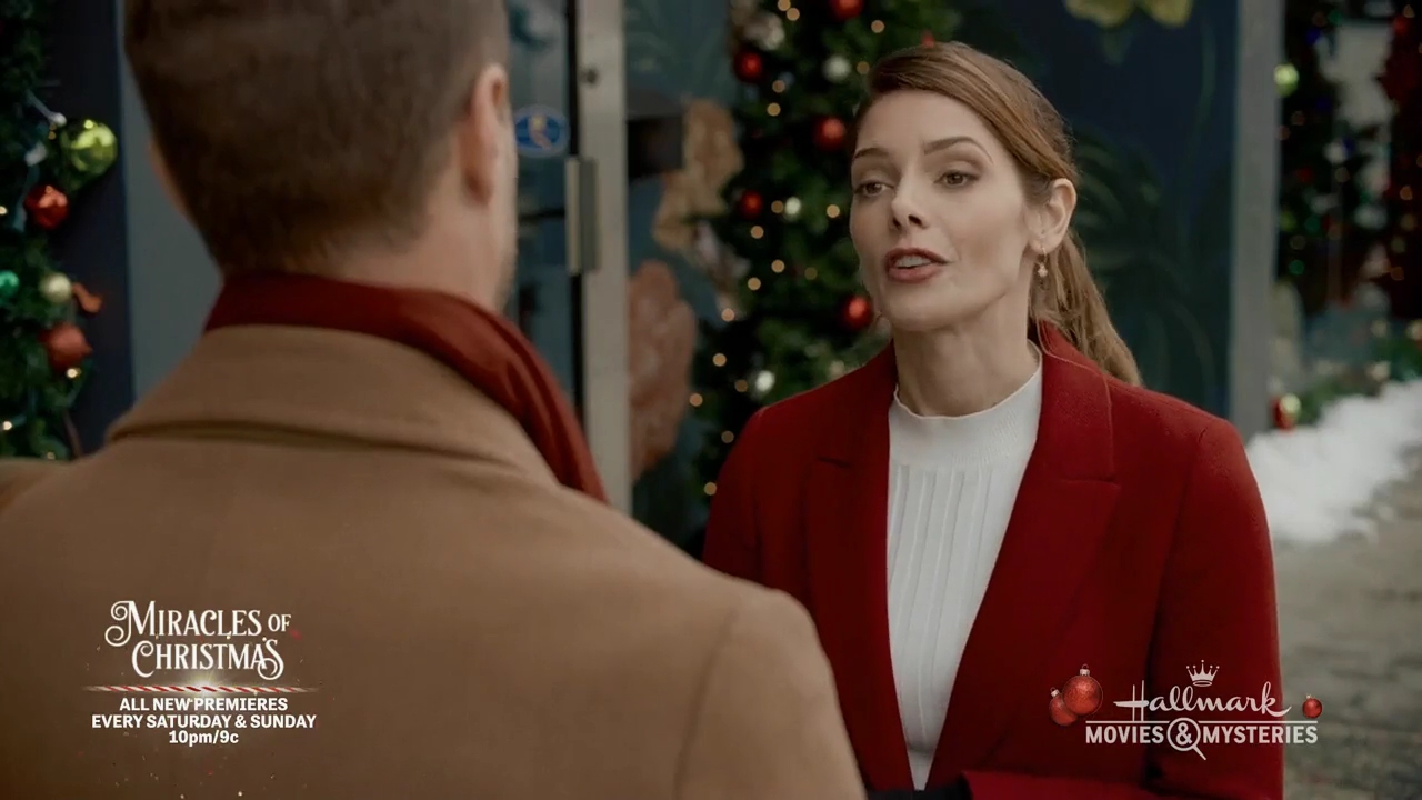 Ashley-Greene-dot-nl_ALittleChristmasCharm1069.jpg