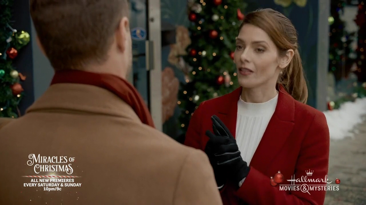 Ashley-Greene-dot-nl_ALittleChristmasCharm1070.jpg