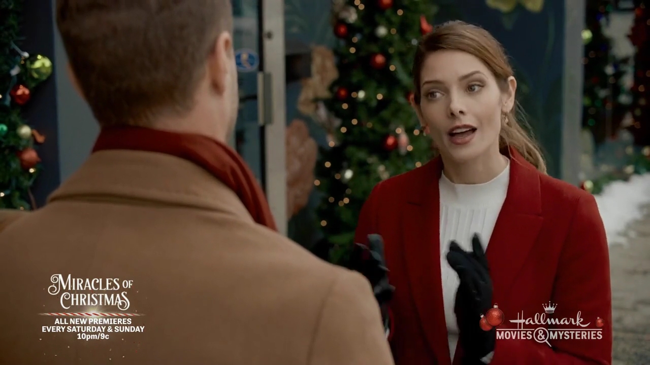 Ashley-Greene-dot-nl_ALittleChristmasCharm1071.jpg
