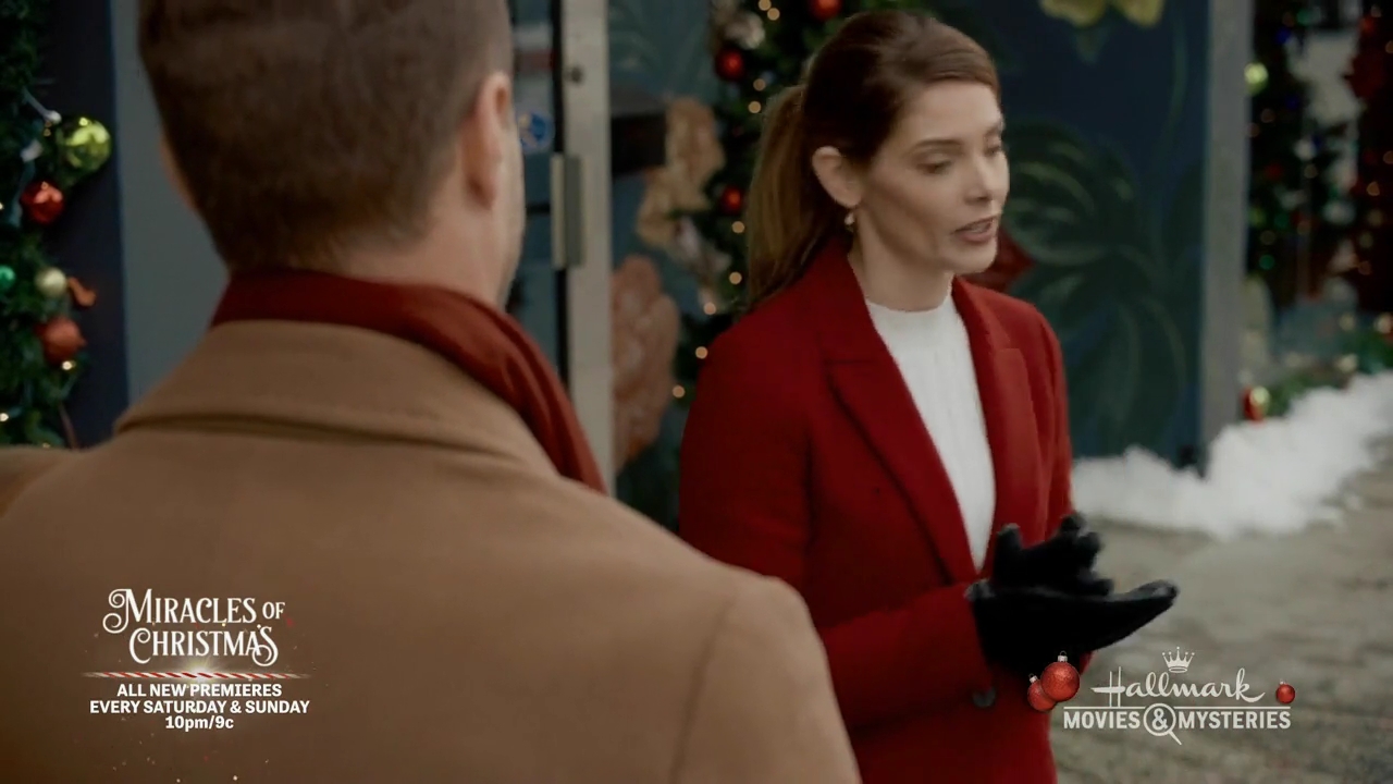 Ashley-Greene-dot-nl_ALittleChristmasCharm1072.jpg
