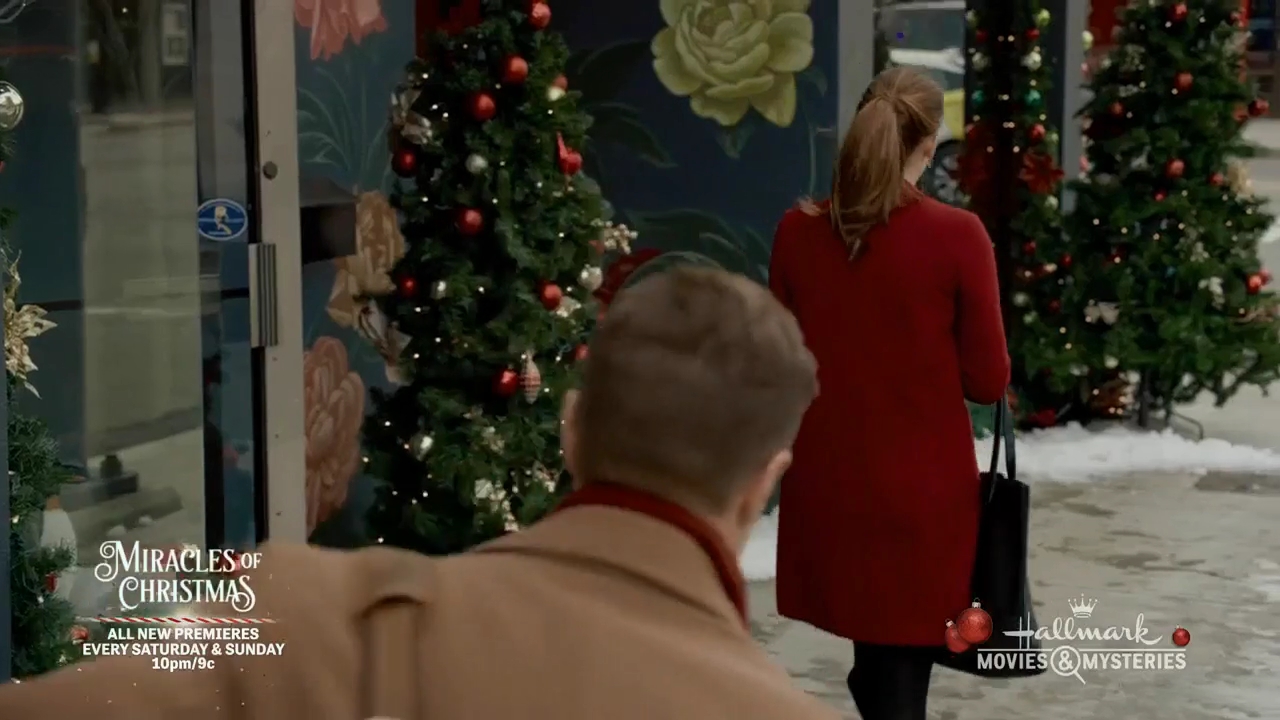 Ashley-Greene-dot-nl_ALittleChristmasCharm1074.jpg