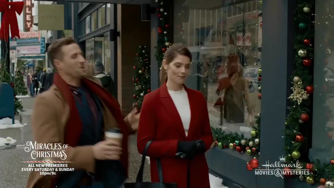 Ashley-Greene-dot-nl_ALittleChristmasCharm1075.jpg