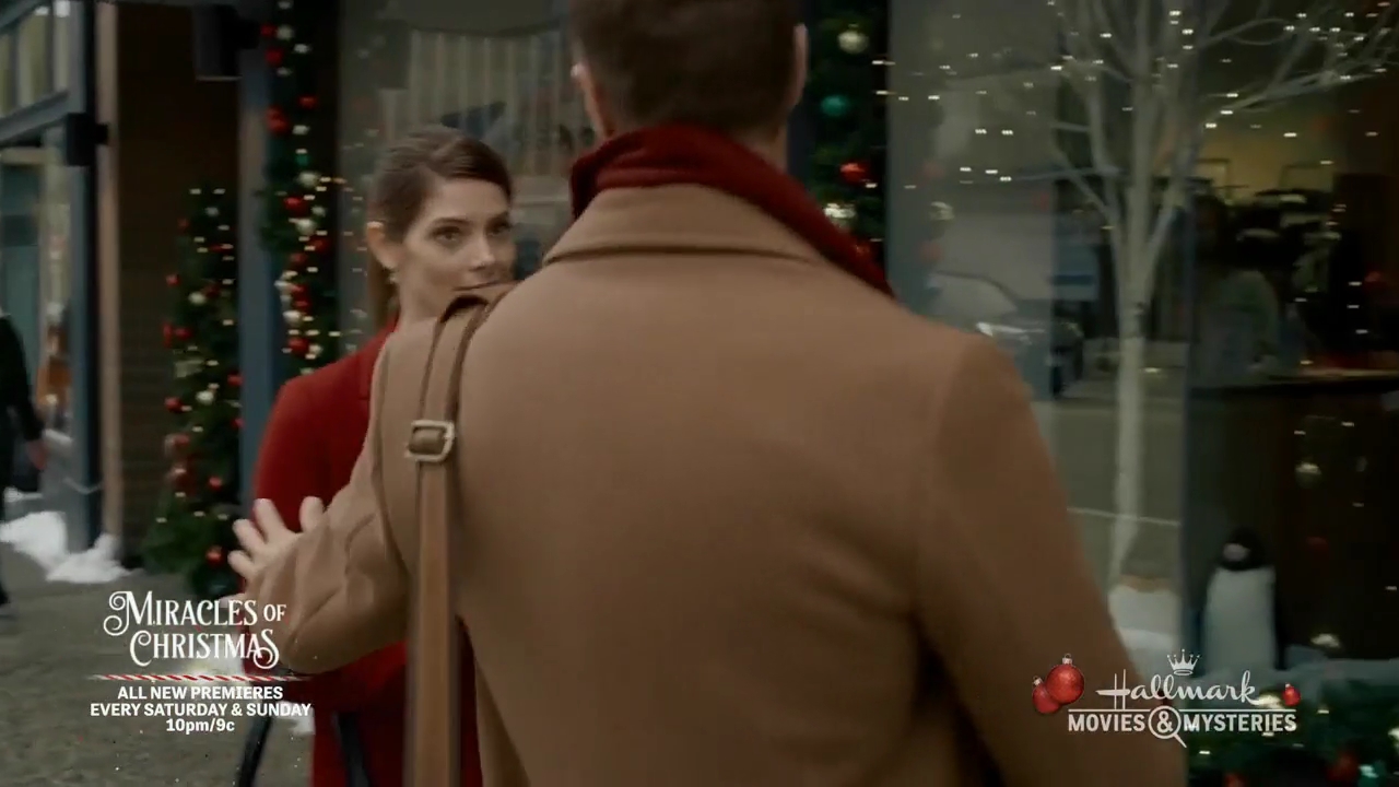 Ashley-Greene-dot-nl_ALittleChristmasCharm1076.jpg