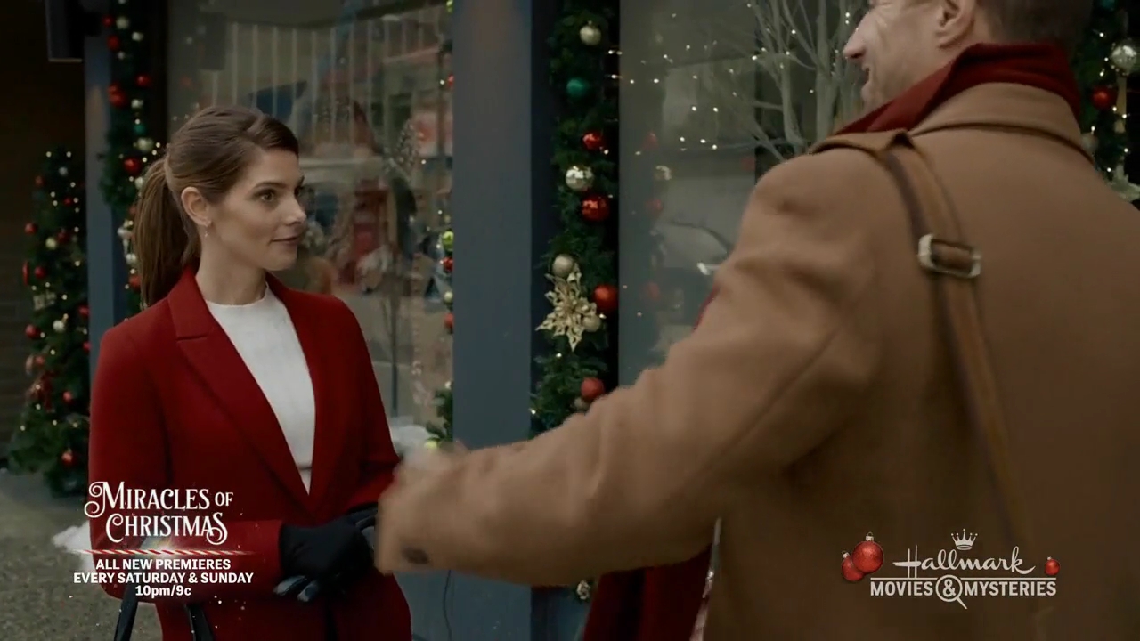 Ashley-Greene-dot-nl_ALittleChristmasCharm1077.jpg