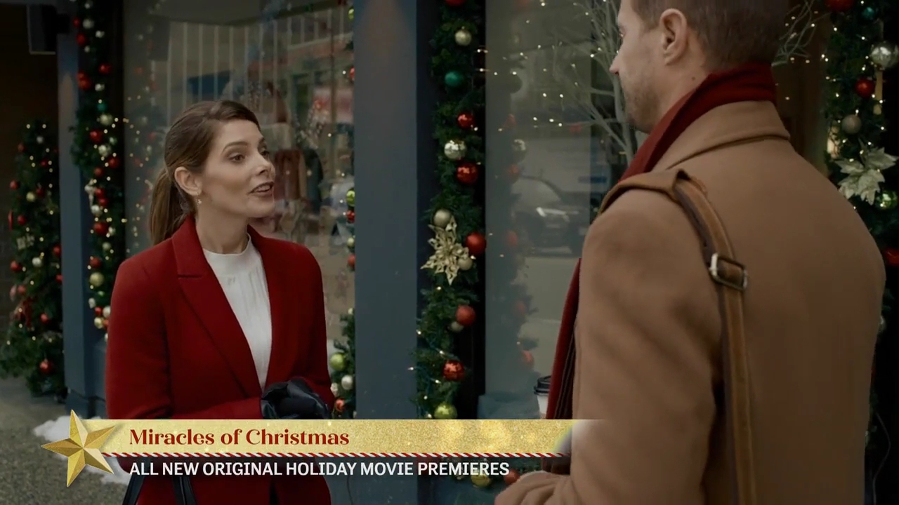Ashley-Greene-dot-nl_ALittleChristmasCharm1084.jpg