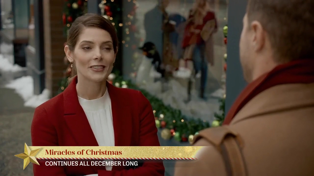 Ashley-Greene-dot-nl_ALittleChristmasCharm1091.jpg