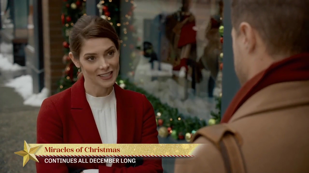 Ashley-Greene-dot-nl_ALittleChristmasCharm1092.jpg