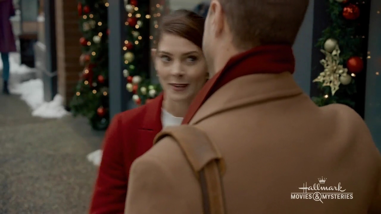 Ashley-Greene-dot-nl_ALittleChristmasCharm1112.jpg