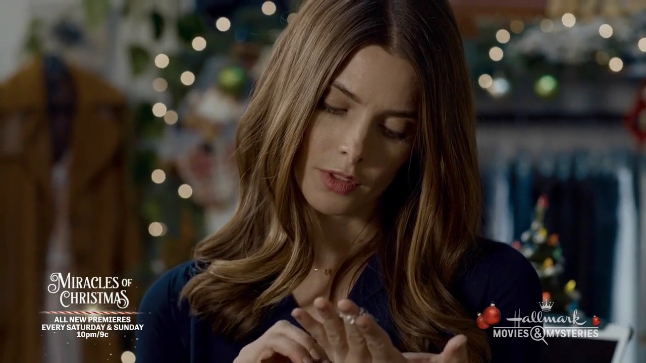 Ashley-Greene-dot-nl_ALittleChristmasCharm1207.jpg