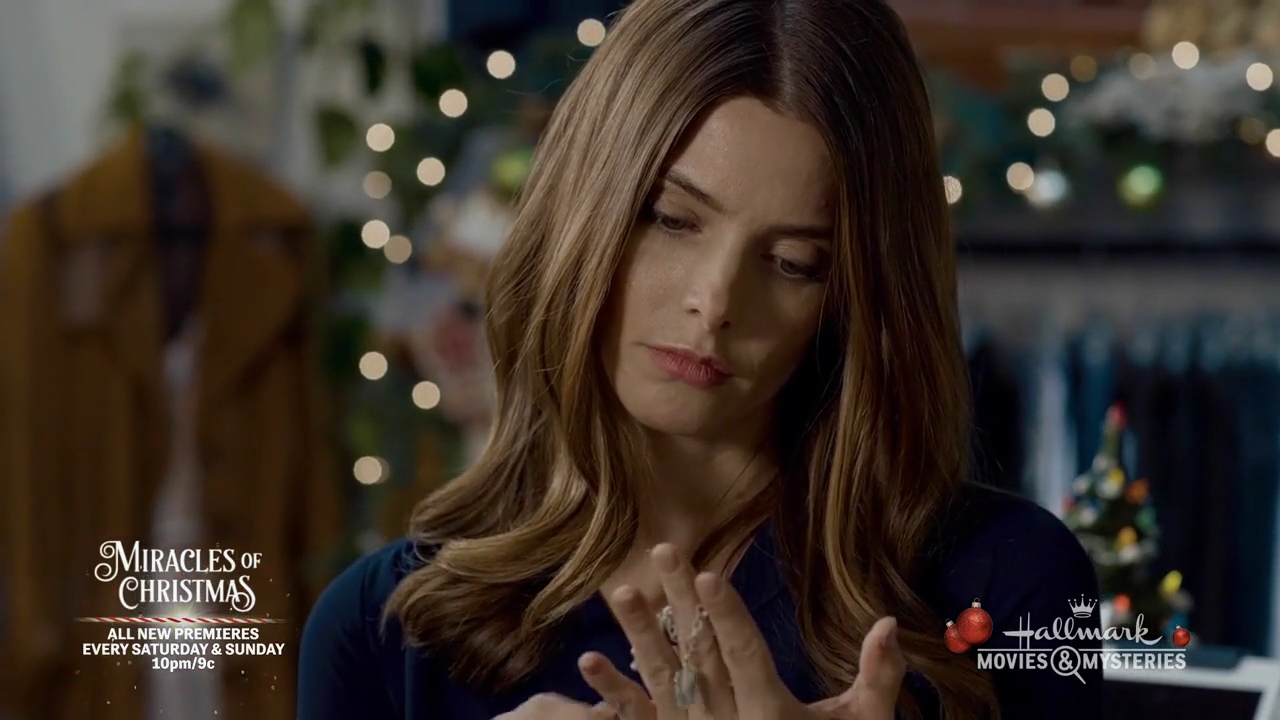 Ashley-Greene-dot-nl_ALittleChristmasCharm1209.jpg