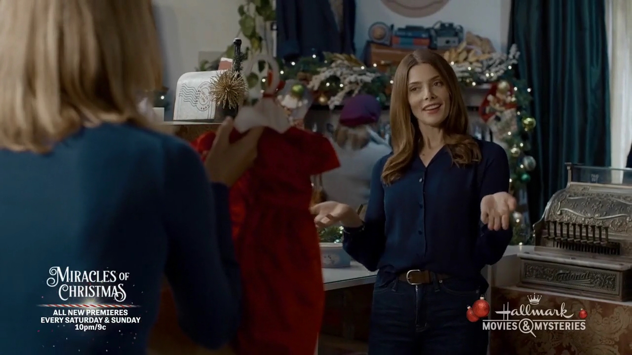 Ashley-Greene-dot-nl_ALittleChristmasCharm1218.jpg