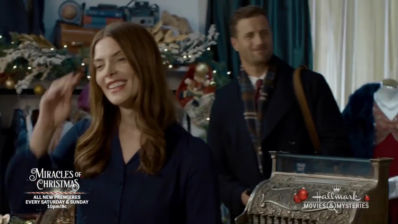 Ashley-Greene-dot-nl_ALittleChristmasCharm1223.jpg
