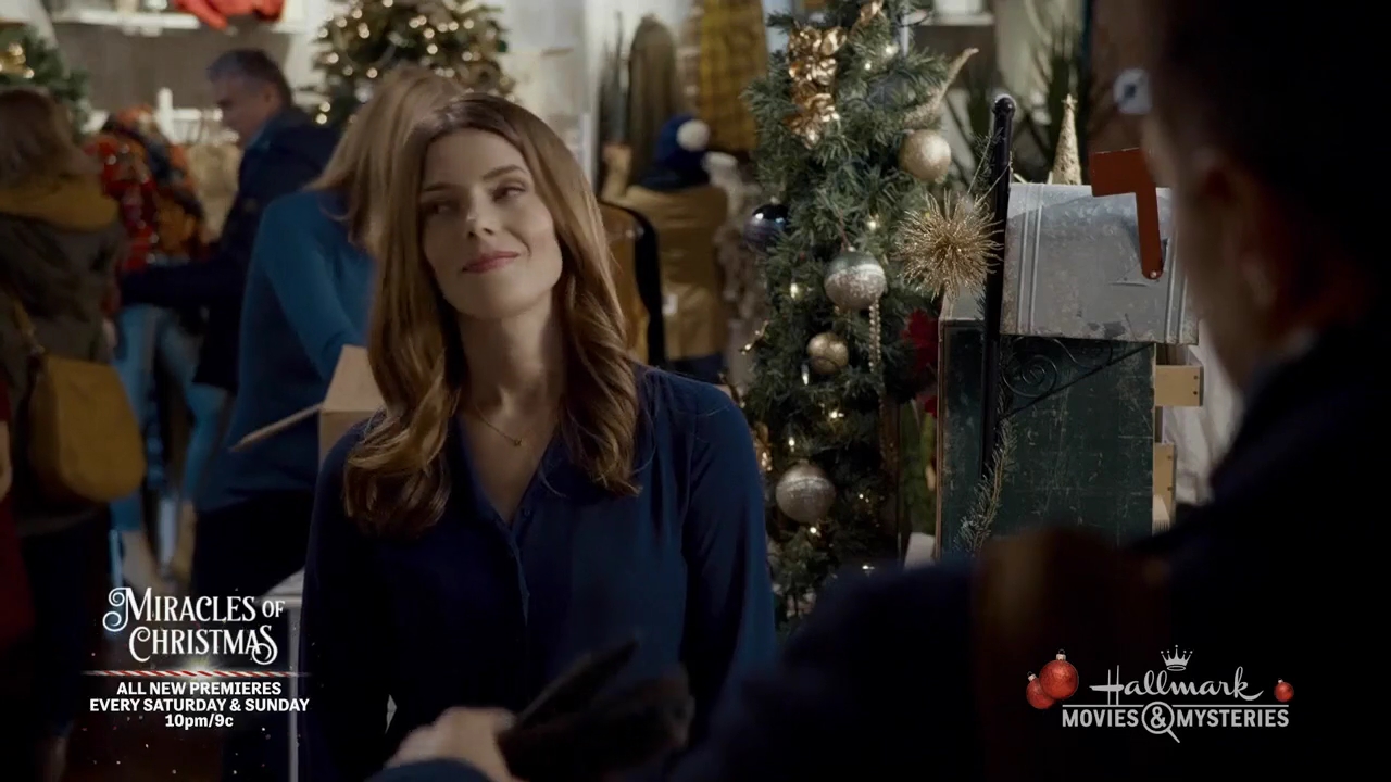 Ashley-Greene-dot-nl_ALittleChristmasCharm1239.jpg