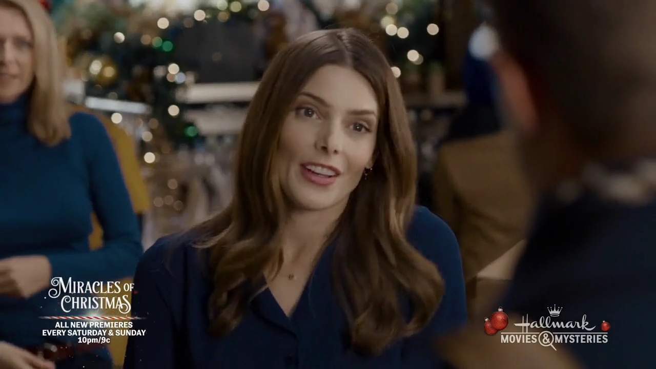 Ashley-Greene-dot-nl_ALittleChristmasCharm1313.jpg