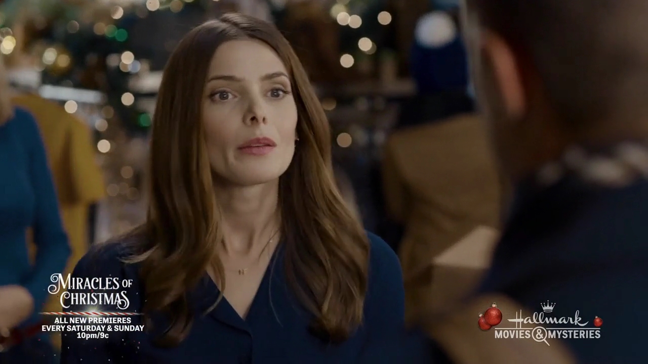 Ashley-Greene-dot-nl_ALittleChristmasCharm1314.jpg
