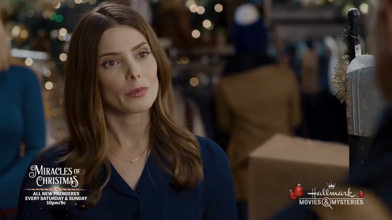 Ashley-Greene-dot-nl_ALittleChristmasCharm1315.jpg